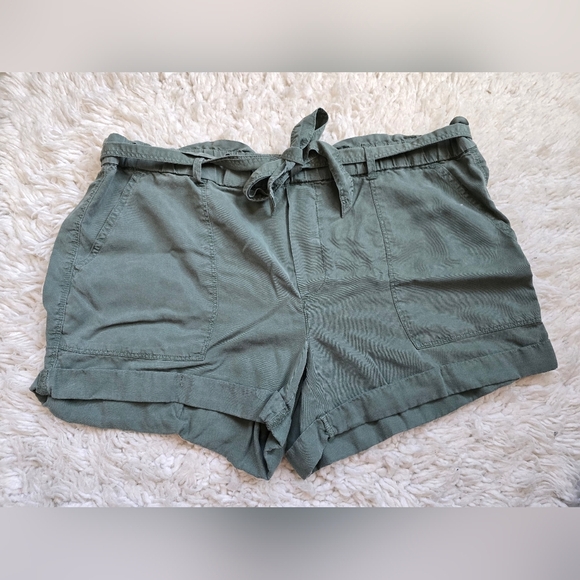 Aerie Women's Green Flowy Shorts - Picture 1 of 8